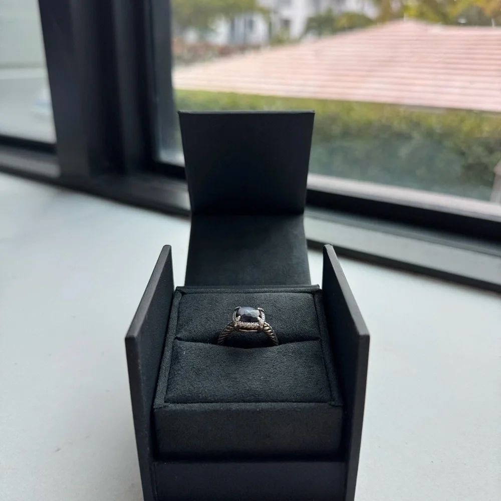 Elegant Silver Ring with Black Stone - Picture 5 of 9